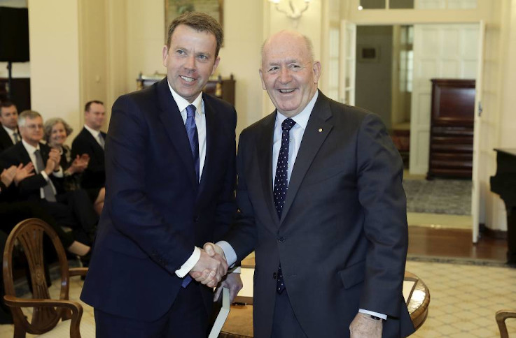 Peter Cosgrove congratulates Dan Tehan.